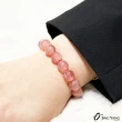 【JING YANG 晶漾】草莓晶粉色招桃花人緣水晶手鍊(11mm)