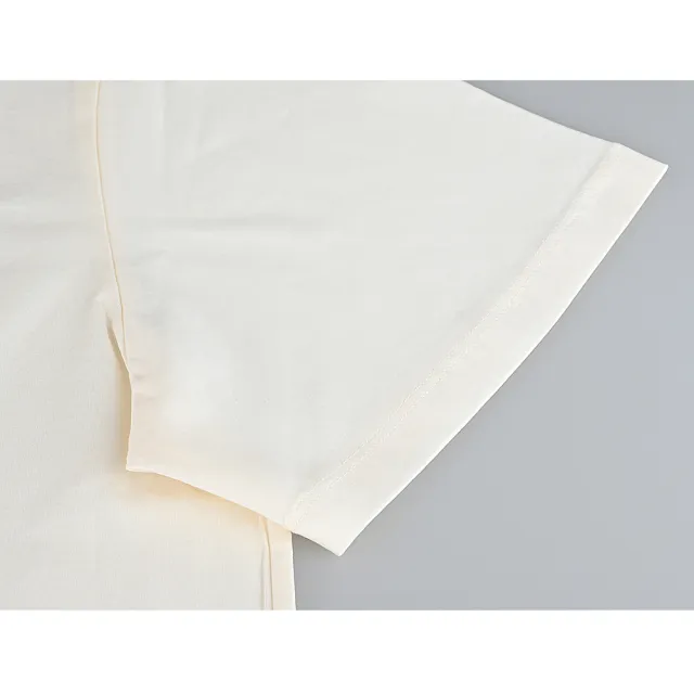 【MONCLER】MONCLER胸前縫貼片LOGO棉質圓領短袖T恤(女款/白)