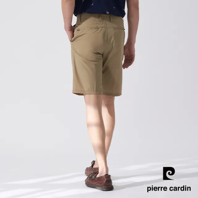 【pierre cardin 皮爾卡登】商務休閒 男款 彈性平口平紋休閒短褲-卡其色(5247961-84)