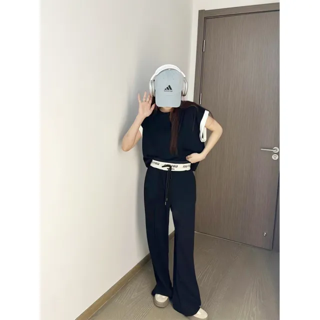 【buyer 白鵝】兩件式 空氣棉運動風褲裝套裝(黑色)