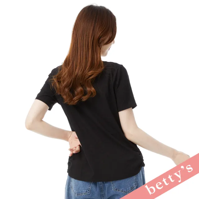 【betty’s 貝蒂思】背影捧花女孩刺繡短袖T-shirt(黑色)