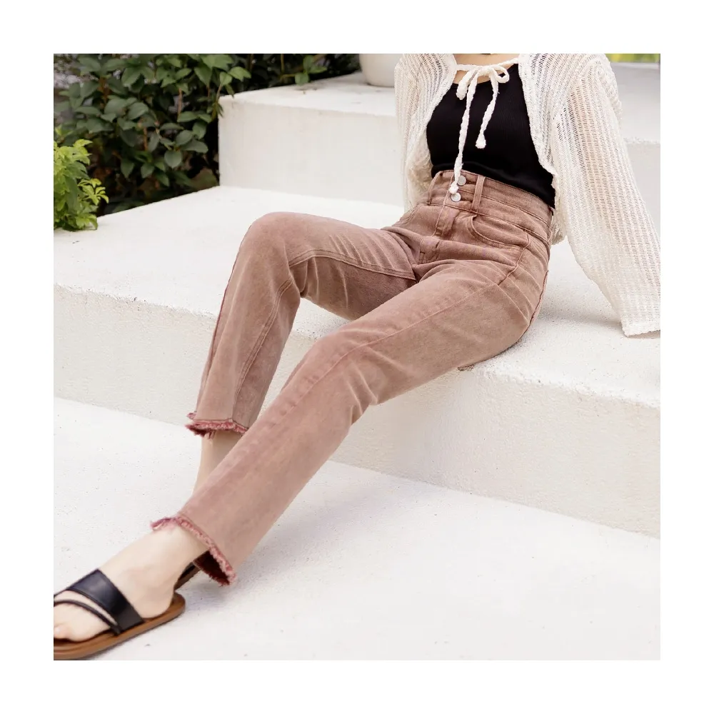 【OB 嚴選】炒鹽洗色下擺抽鬚高腰彈力牛仔褲 《BA7502》