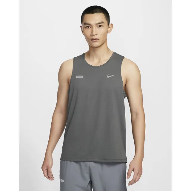 【NIKE 耐吉】背心上衣 運動 休閒 無袖 男 AS M NK FLASH MILER TANK 鐵灰色(FN3987068)