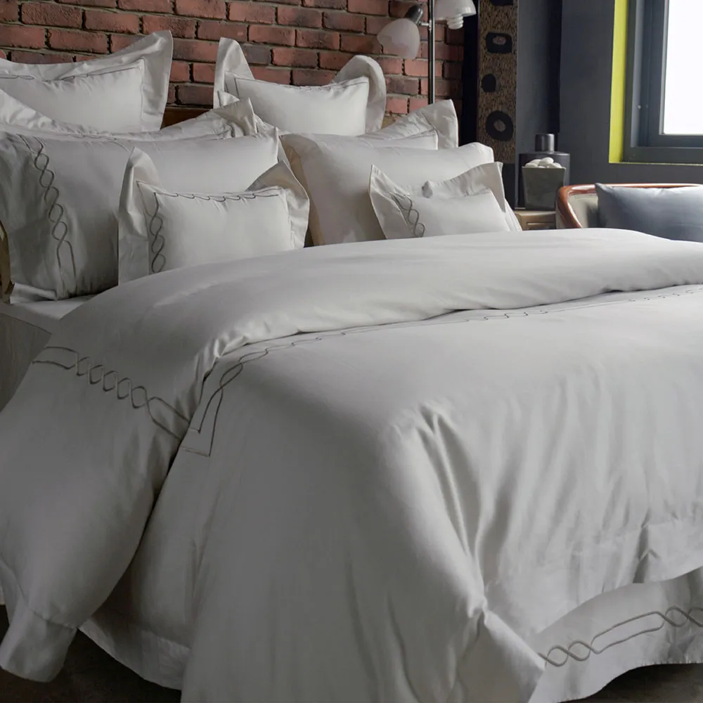 【好傢在】HOTEL STYLE 360織 長纖棉刺繡寢飾｜賈斯坦 七件式床罩組-雙人加大