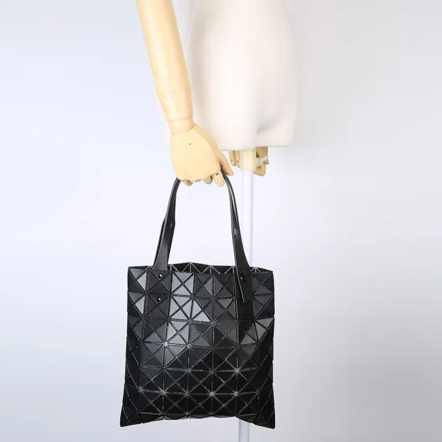 【ISSEY MIYAKE 三宅一生】PRISM MATTE 霧面方格7x7手提包(黑色)