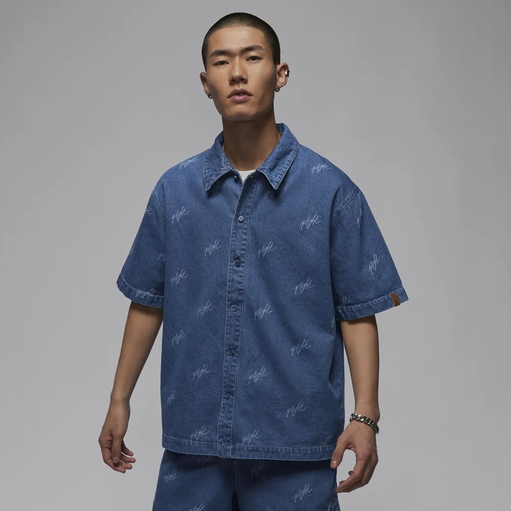 【NIKE 耐吉】短袖 上衣 牛仔襯衫 運動 休閒 男 女 AS M J FLT HRTG DENIM AOP TOP 藍(FN4654436)