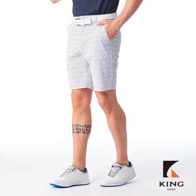 【KING GOLF】實體同步款-男款素色滿版線條印花修身彈性休閒短褲/高爾夫球短褲(白色)