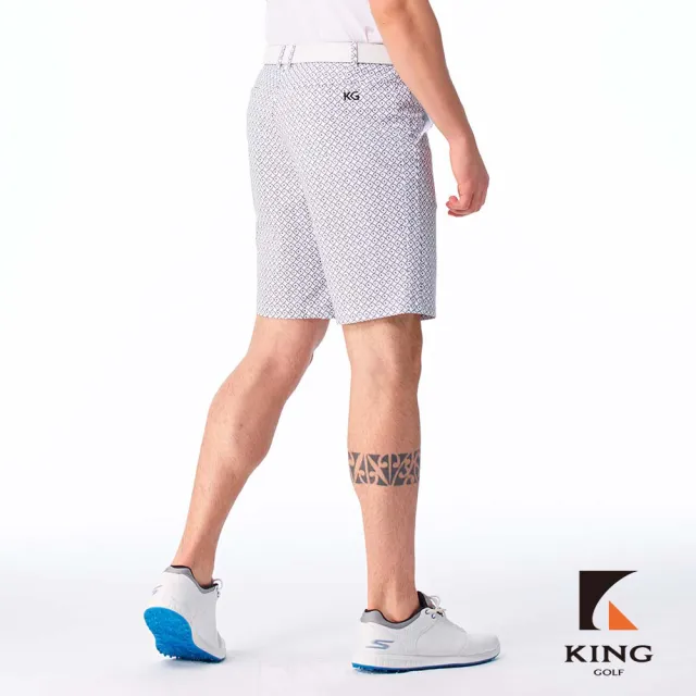 【KING GOLF】實體同步款-男款時尚滿版LOGO印花修身彈性休閒短褲/高爾夫球短褲(藍色)