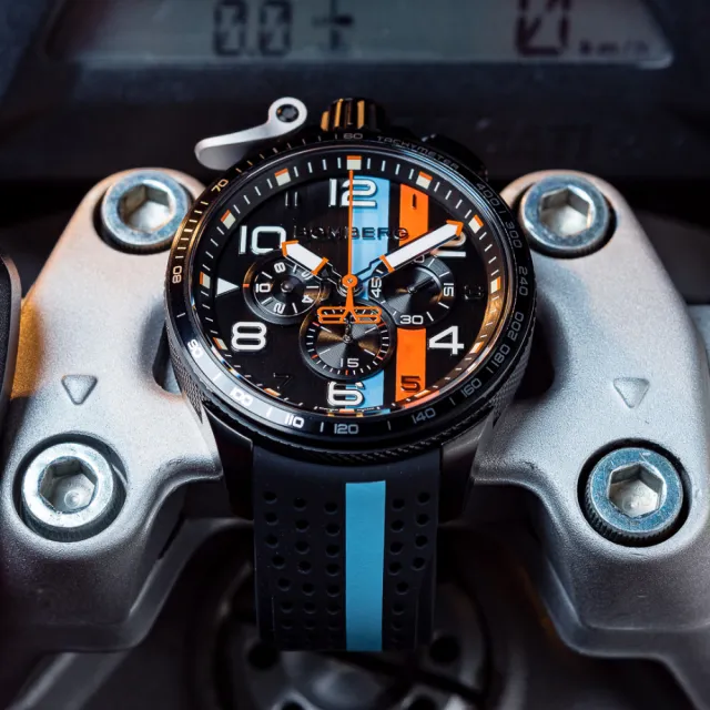 【BOMBERG】BOLT-68 系列 黑色XL復古賽車計時碼錶(石英錶)