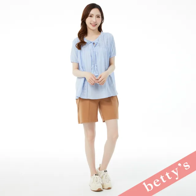 【betty’s 貝蒂思】波西米亞蕾絲拼接領口綁帶流蘇上衣(淺藍)