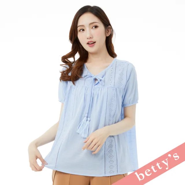 【betty’s 貝蒂思】波西米亞蕾絲拼接領口綁帶流蘇上衣(淺藍)