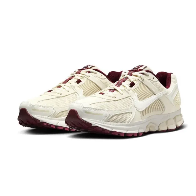 【NIKE 耐吉】休閒鞋 復古 百搭 情人節_女_米白_W NIKE ZOOM VOMERO 5(HF0737111)