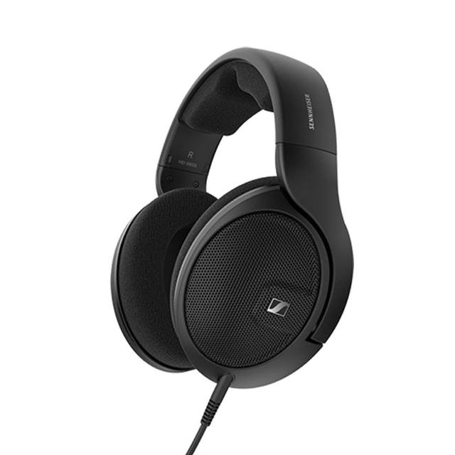Sennheiser 森海塞爾 HD 560S 開放式有線頭戴耳機，採用專業級音質設計，提供清晰細膩的聲音表現，適合音樂愛好者和專業監聽使用。頭戴式配戴舒適，重量僅 240g，無麥克風與線控，純色黑色風格，6.3mm 輸入端子，線長 300cm，適用通用作業系統，中國製造，享兩年保固。