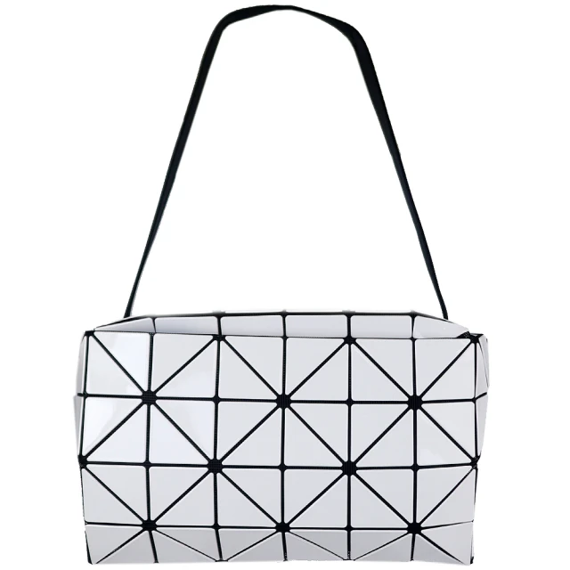 ISSEY MIYAKE 三宅一生ISSEY MIYAKE 三宅一生 BAOBAO 方格立體4x6斜背包(白色)