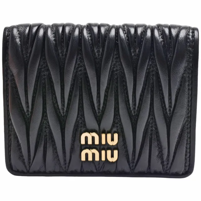 【MIU MIU】經典品牌LOGO皺褶小羊皮暗釦短夾(黑色5MV204-MATELASSE-NERO)