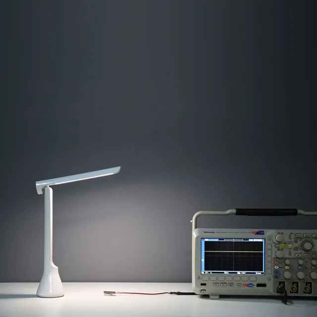 【YEELIGHT 易來】小米生態鏈 3段調光充電折疊LED檯燈(Z1)