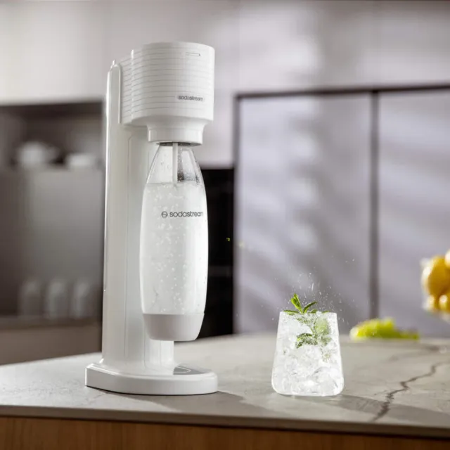 【Sodastream-檸檬大叔限定組】GAIA 快扣機型氣泡水機(加碼送1隻鋼瓶+檸檬大叔禮盒組)