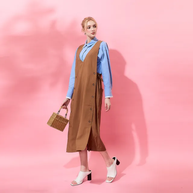 【ICHE 衣哲】Cop.Copine 無印簡約雙排扣設計大V造型長洋-兩色(褐)