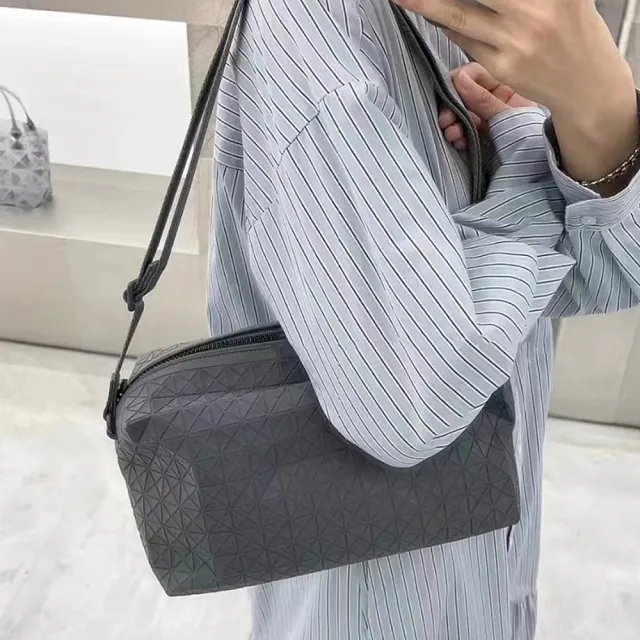 【LEEHER】雙11 女包/包包/攜便包/防水包 側背包/情侶包包/菱格包包/幾何造型包/小馬鞍包/斜背 