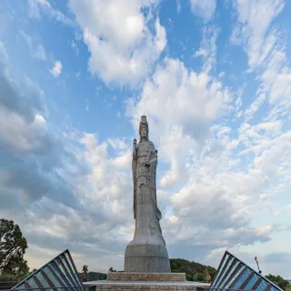 【喜鴻假期】【藍眼淚在馬祖．南、北竿３日】枕戈待旦、北海坑道夜間風情搖櫓、芹壁聚落下午茶