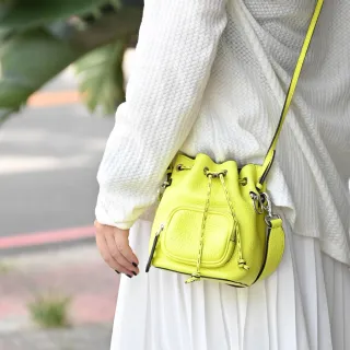 【FENDI 芬迪】網美夯包素雅小牛皮迷你手提兩用水桶包(螢光黃)