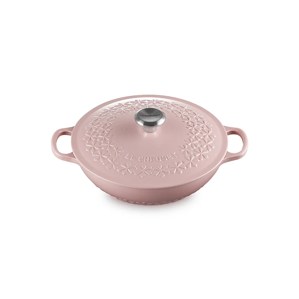 【Le Creuset】典藏琺瑯鑄鐵鍋媽咪鍋22cm(縷空雕花/甜心粉-鋼頭-內鍋白)