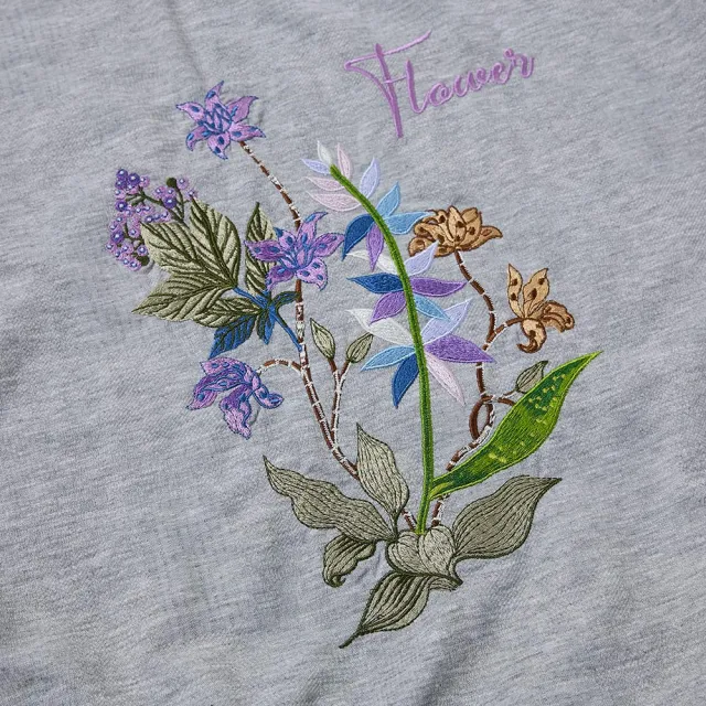 【ILEY 伊蕾】重工刺繡花語上衣(灰色；M-XL；1242361017)