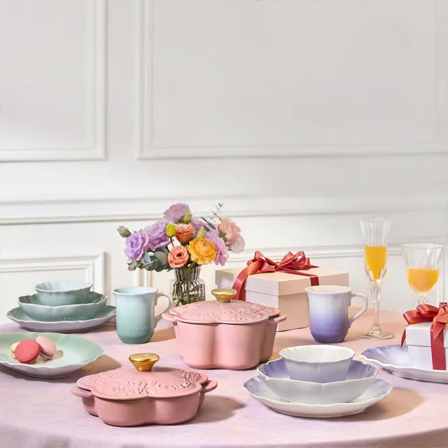 【Le Creuset】凡爾賽花園系列琺瑯鑄鐵鍋山茶花燉飯鍋20cm(甜心粉-金頭-內鍋白)