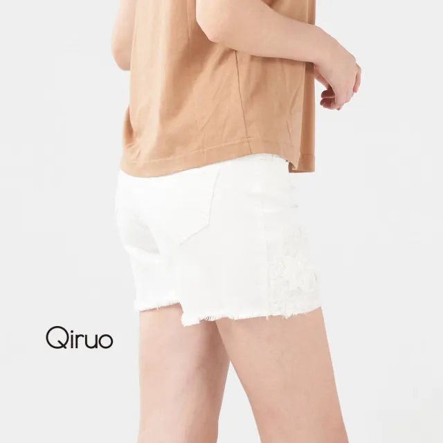 【Qiruo 奇若名品】褲腳蕾絲點綴 超短彈性牛仔拉鬚白色牛仔短褲2078C