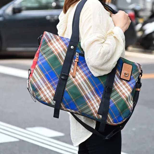 【LOEWE 羅威】品牌徽章LOGO雙面雙色格紋肩斜兩用托特包購物包