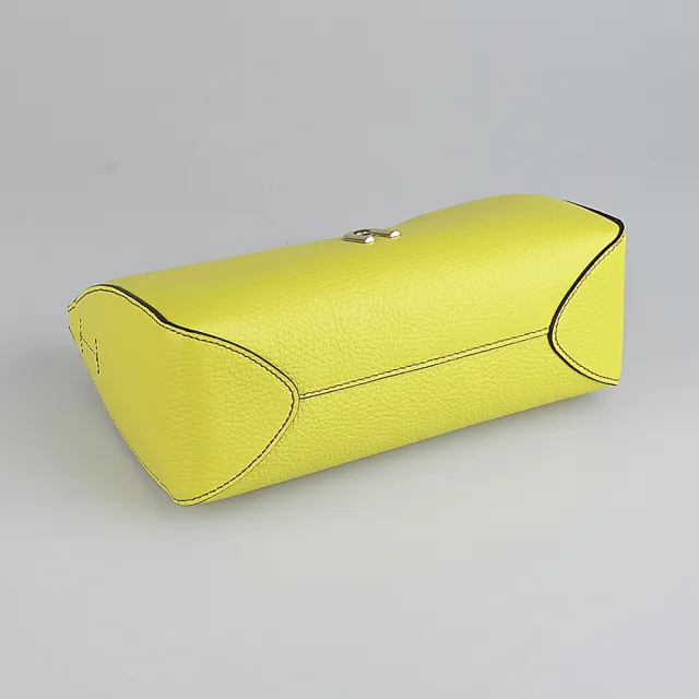 【FURLA 芙拉】FURLA Primula經典立體金字拱形LOGO荔枝紋牛皮拉鍊肩背斜背包(迷你/明黃)