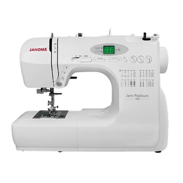 JANOME 車樂美 720 為臺灣製造的電腦型家用縫紉機，採用水平式全迴轉梭床，縫紉速度最高達500~700針/分，針距幅度及長度均可調至0~7mm以下。具備自動穿線功能，機身輕巧僅5.5kg，尺寸寬35.5cm x 深15.9cm x 高26.9cm，適合初學者及家庭使用。材質為複合材質，電壓110V，提供2年保固，配件詳見說明書。