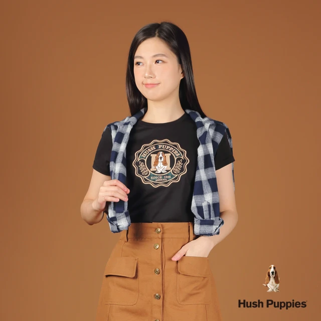 Hush Puppies 女裝 T恤 經典學院風格紋品牌圖章刺繡狗T恤(黑色 / 44211102)