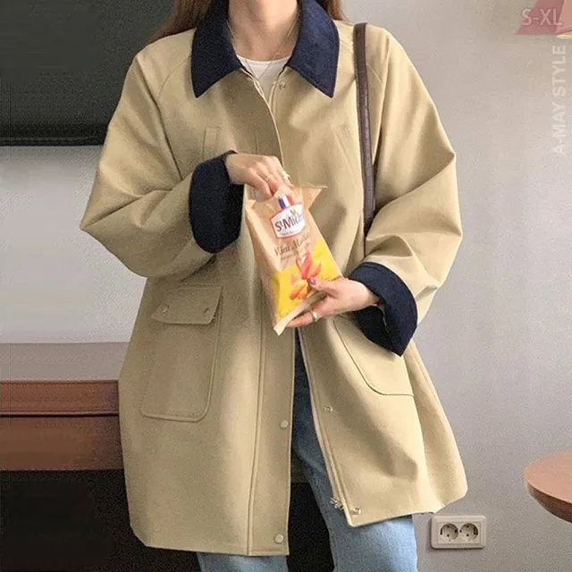 【Amay Style 艾美時尚】中大尺碼女裝 風衣 率性拼色雙口袋設計中長版風衣外套。S-XL(卡其.預購)
