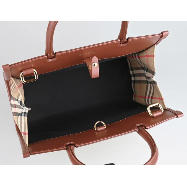 【BURBERRY 巴寶莉】BURBERRY Title金釦LOGO帆布拼接小牛皮吊釦式手提/斜背包(駝x米格紋)