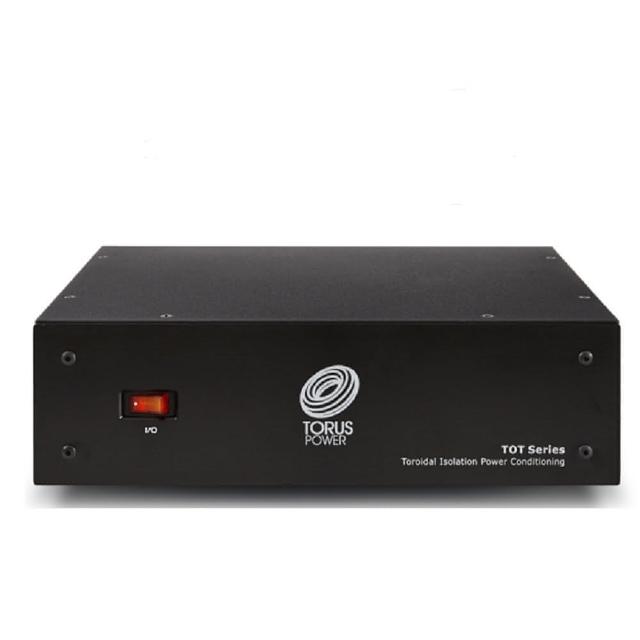 Torus Power TOT MAX 是專業級立體聲電源供應器，採用黑色系設計，尺寸精巧僅318×101×369mm，重量22.72公斤，適合110V電源環境。產地中國，無WiFi與藍芽功能，專注純淨電力傳輸，提供1年保固，確保音響系統穩定效能。理想選擇給音響愛好者，提升裝置表現。