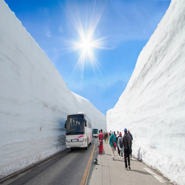 喜鴻假期 【立山黑部．雪牆絕景５日】黑部峽谷鐵道小火車、世界遺產合掌村、兼六園、鰻魚飯、溫泉饗宴