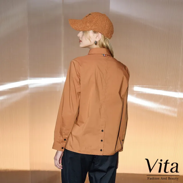 【MYSHEROS 蜜雪兒】VITA 棉質造型襯衫上衣 翻領排釦 側擺開岔鈕釦裝飾(咖啡)