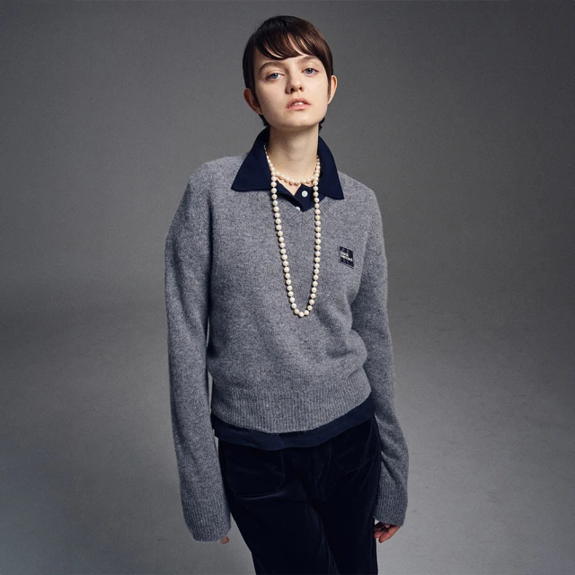 MARDI MERCREDIMARDI MERCREDI 針織V領羊毛衣 碳黑色 方形LOGO 舒適 RACCOON BLENDED V NECK SQUARE LOGO