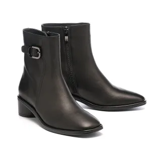 【HELENE_SPARK】簡約質感方釦繫帶羊皮方頭高跟短靴(黑)