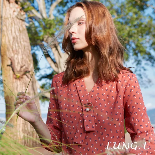 【LUNG.L 林佳樺】LQ51A橘色印花前領巾裝飾七分袖女裝上衣(秋冬新品)