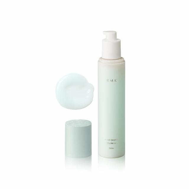 RMK 沁涼保濕美肌露 是一款日本專櫃推出的定妝保養產品，適合所有膚質使用。其輕盈質地能有效鎖住水分，讓肌膚保持水潤與透亮，同時提供長效定妝效果。150mL 的容量適合日常使用，儲存期限為3年，有效期限請詳見產品包裝標示。