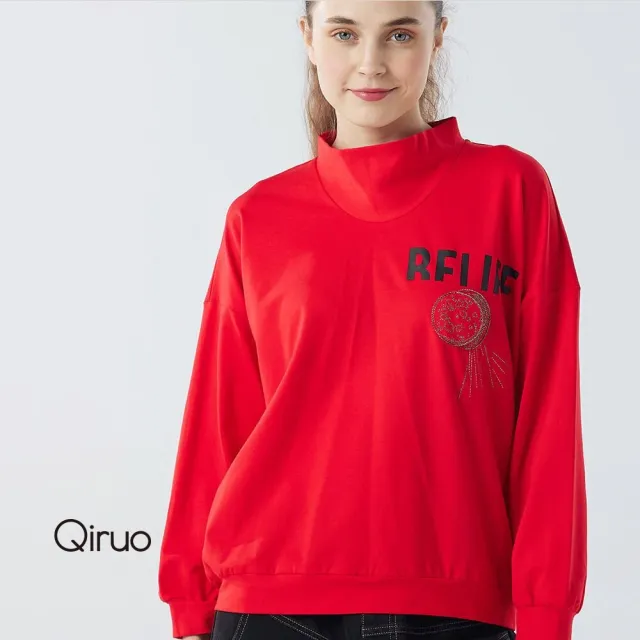 【Qiruo 奇若名品】棉質 大寬立領長袖英文紅色上衣3026A
