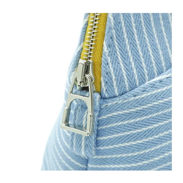 【Hermes 愛馬仕】H103322M 01 熊貓刺繡圖案盥洗包/化妝收納包(矢車菊藍)