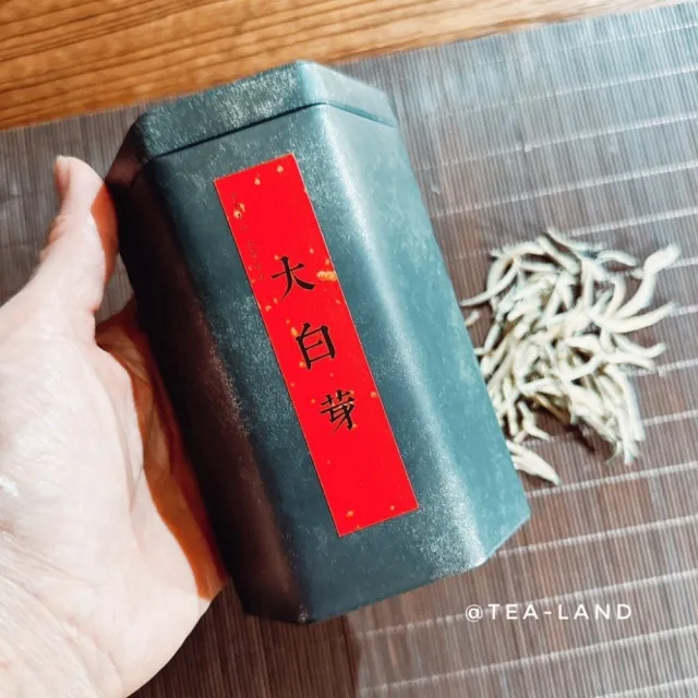 【茶韻】來自雲南皇家古樹茶園-困鹿山大白芽-60克/鐵罐裝-無農藥殘留-普洱茶 (白茶/附提袋)