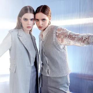 【KERAIA 克萊亞】光年之外麻花粗針織V領背心