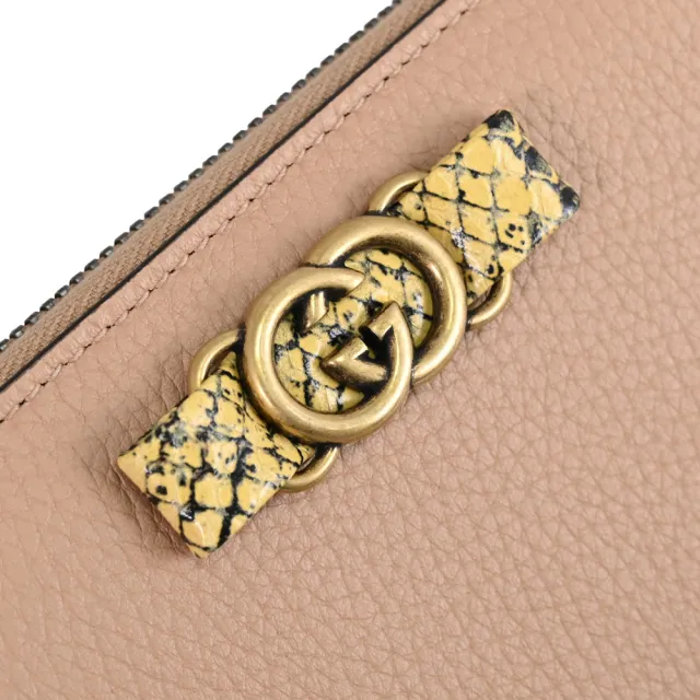 【GUCCI 古馳】限定雙G LOGO蛇紋裝飾皮革拉鍊發財零錢長夾(裸粉色)