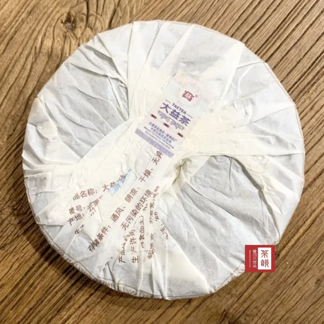 【茶韻】普洱茶2010年大益黃金歲月孟海廠70週年紀念熟茶餅357g/餅 茶葉禮盒(熟茶/附收藏盒x1.提袋)(中秋禮 