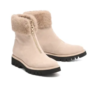 【AS 集團】率性輕奢感毛毛拼接牛麂皮厚底短靴(可可)