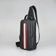 【BALLY】BALLY Mythos燙印字母LOGO十字紋再生牛皮拉鍊胸掛包(黑x紅白條紋)